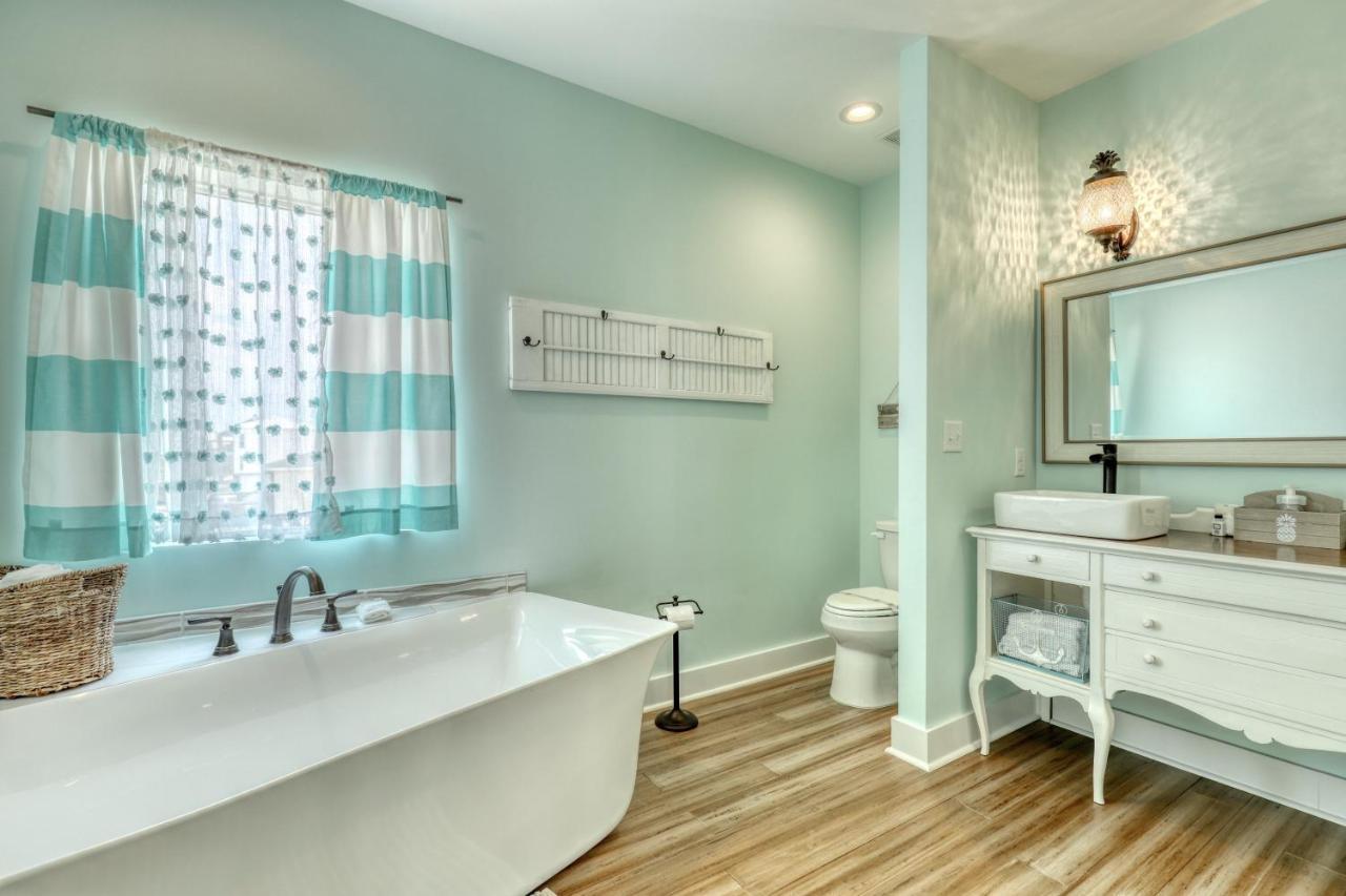 Salty Seahorse - Waterfront! Pet Friendly! Game Room, Pool Table, Beautiful Views - Room For The Whole Family Home Dauphin Island Exterior photo